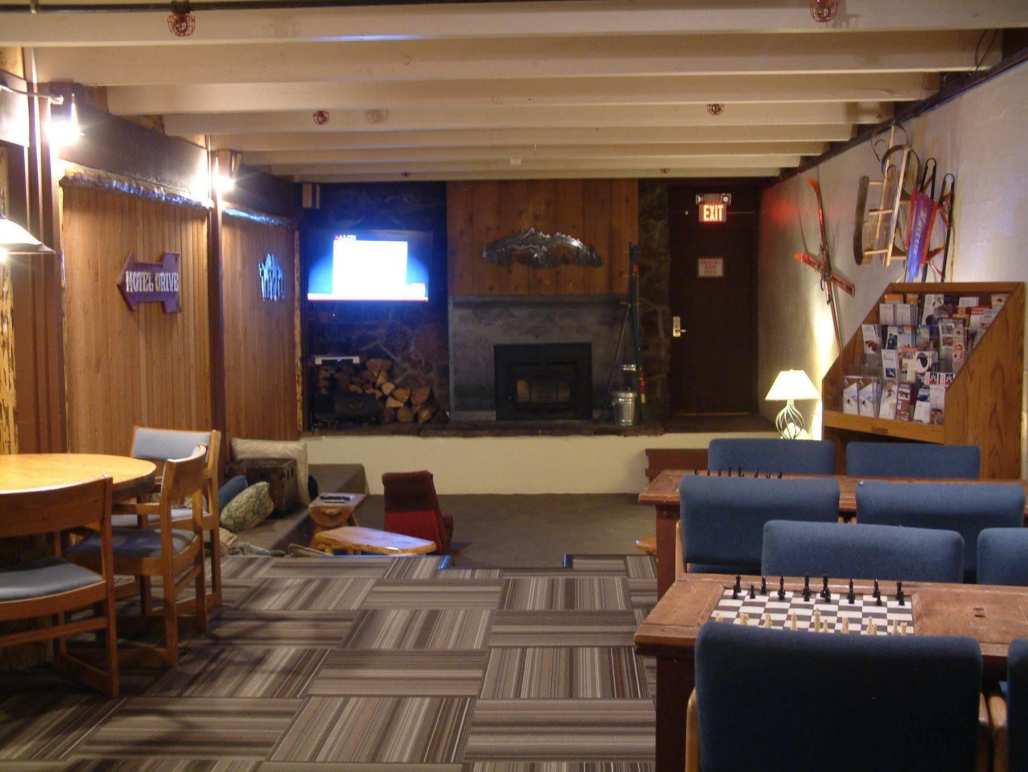 The Hostel Teton Village Exterior photo